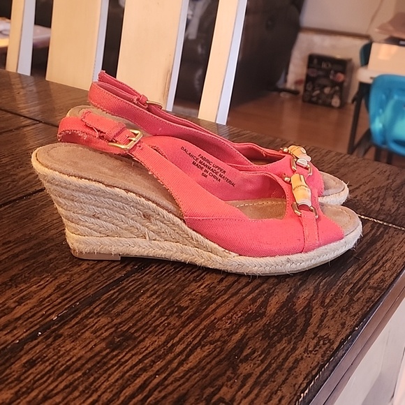 Size 6 wedge coral coloured Sandal - Picture 2 of 4